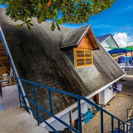 Moalboal Shaka Traveler'S Place (Adults Only) Extérieur photo